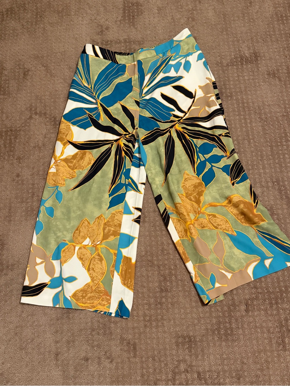 Chico's Teal, Gold, Black & White Botanical Wide-Leg Capris